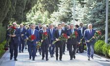AZAL kollektivi Fəxri xiyabanı ziyarət edib