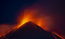 Etna vulkanı kül və lava püskürtdü