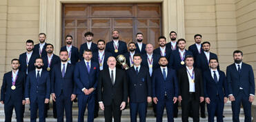 Prezident minifutbol üzrə dünya çempionatının qalibi olan Azərbaycan milli komandasının üzvlərini qəbul edib - YENİLƏNİB - FOTO