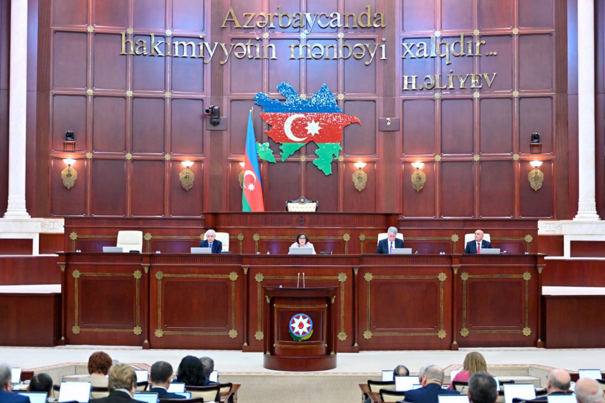 Milli Məclisin növbədənkənar sessiyası çərçivəsində ilk iclası başlayıb