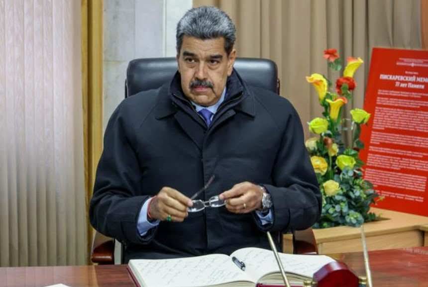 Maduro Starmerin bəyanatını “ağılsızlıq” adlandırıb