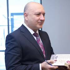 Doğma adam...