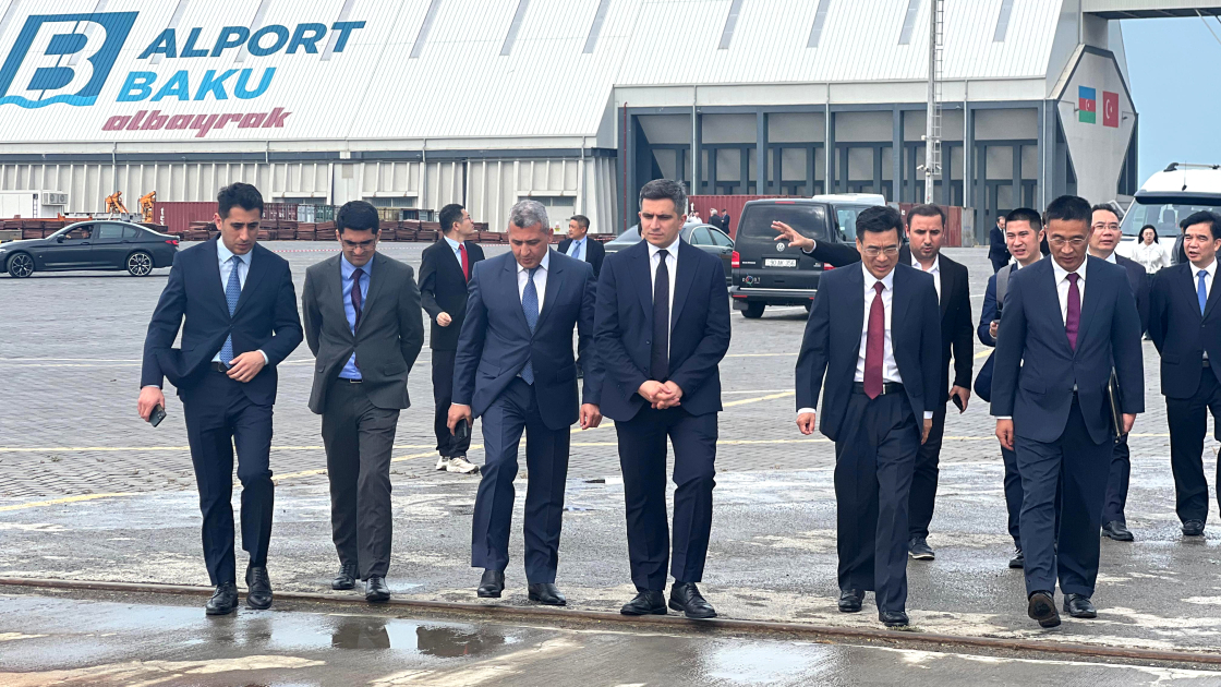Çin nümayəndə heyəti Bakı Limanının multimodal imkanları ilə tanış olub