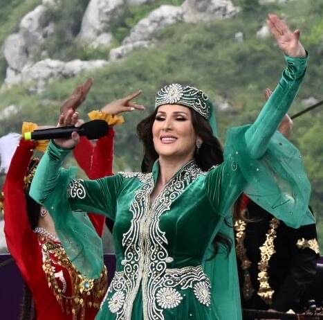 Gül yanaqlı Gülyanaq xanım...