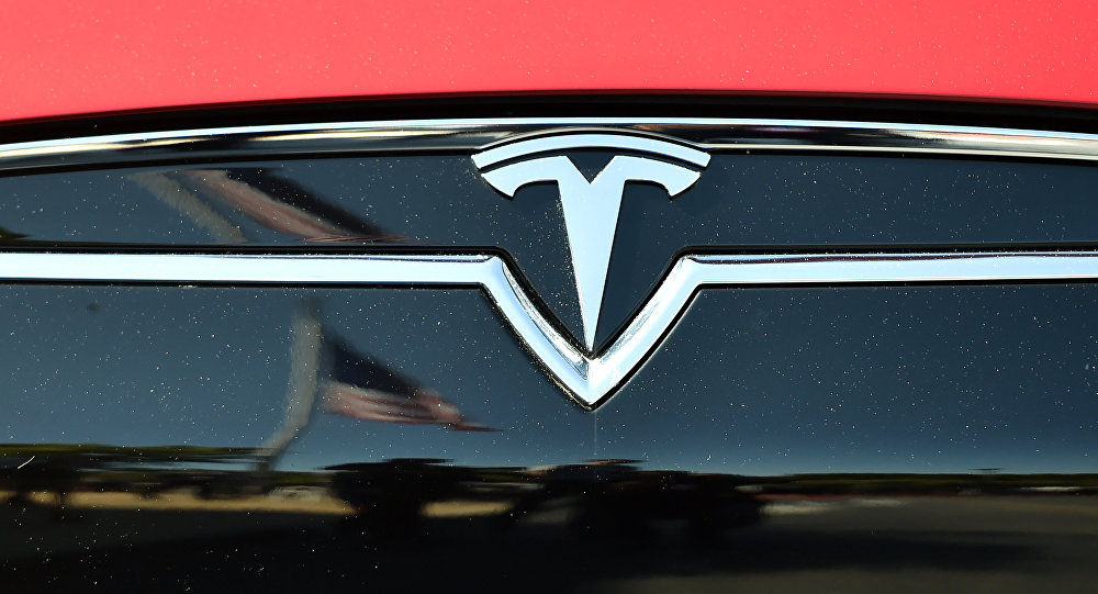 “Tesla” sürücüsüz taksinin rəsmi sınağına başladı