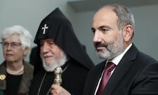 Paşinyan Kilsəyə “hücum” edib