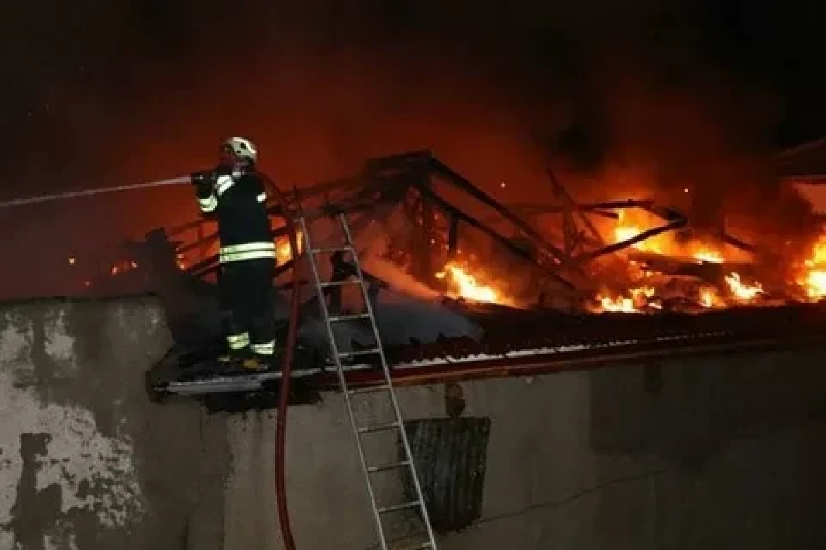 Bakıda fərdi yaşayış evi yanıb