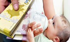 Azərbaycanda uşağın anadan olmasına görə 600 manat veriləcək