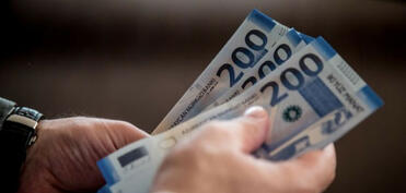 Azərbaycanda orta aylıq əmək haqqı 1100 manatı ötüb