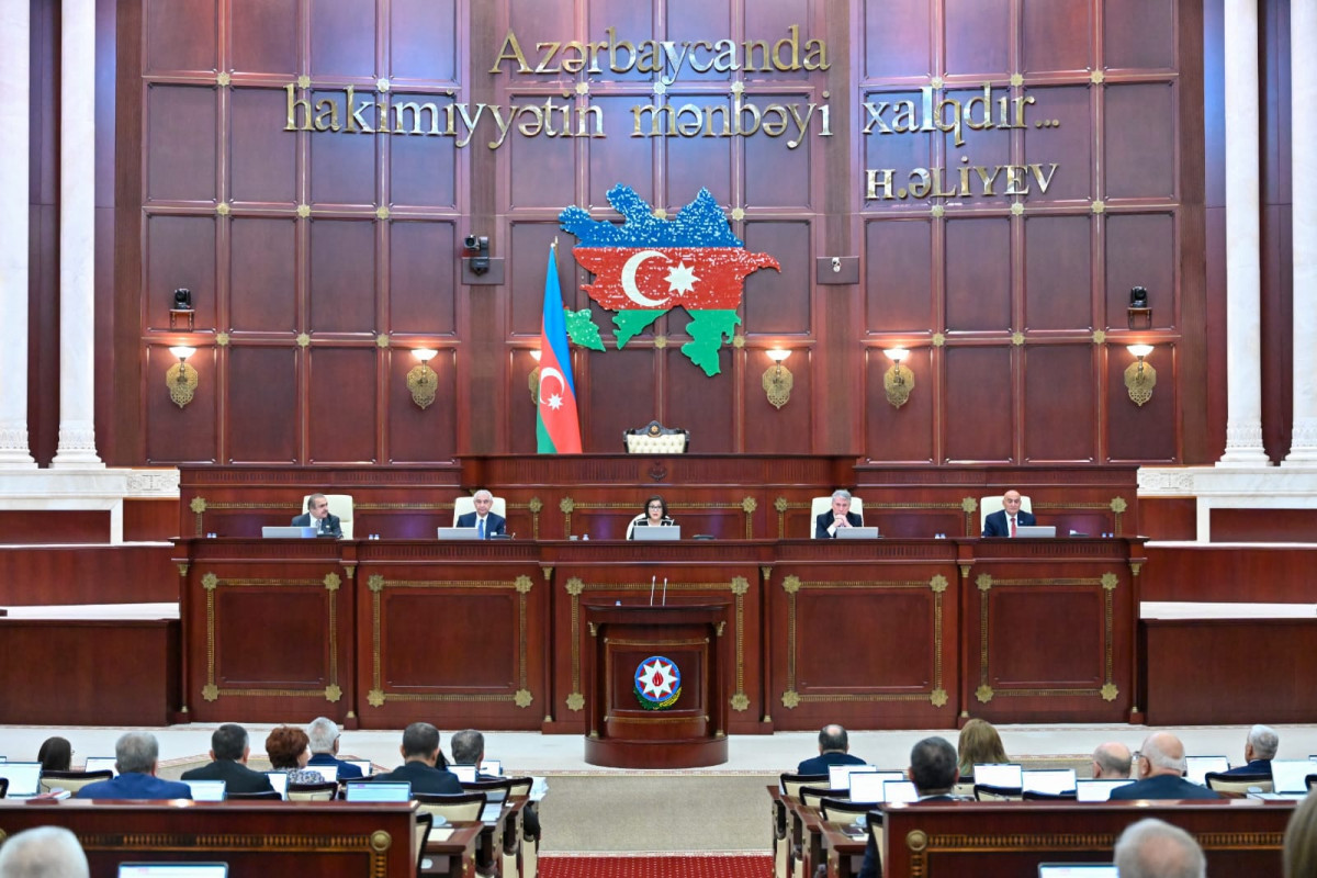 Milli Məclisin iclası başlayıb