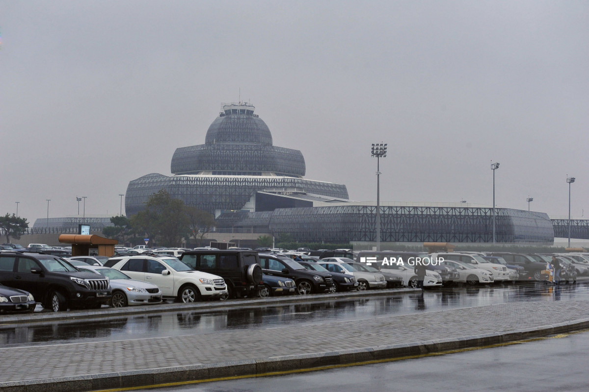 Ləğv edilmiş reyslərə görə Azərbaycan vətəndaşları İrəvanda, Ermənistan vətəndaşları isə Bakıda aeroportda qalmalı olub