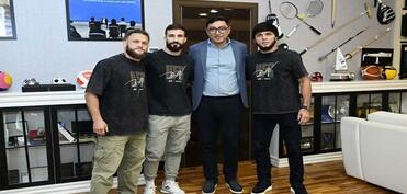 Nazir UFC gecəsində döyüşəcək idmançılarla görüşdü