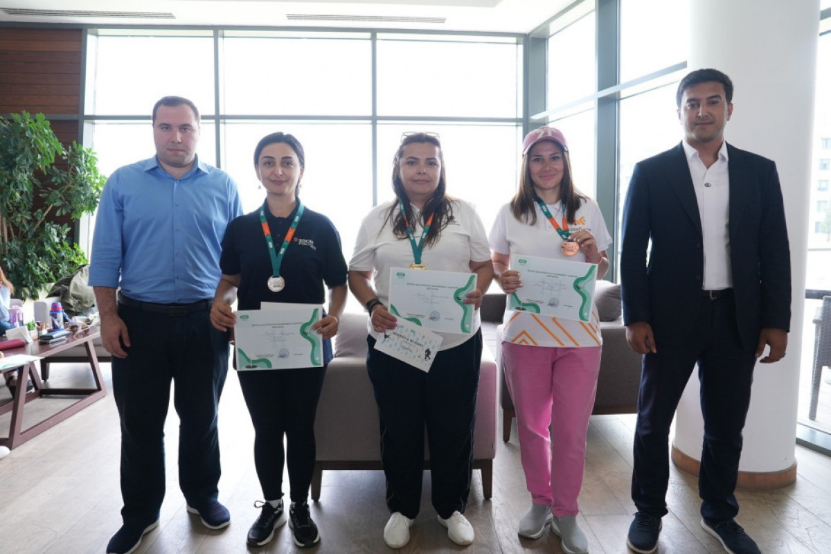 FHN-in əməkdaşı qolf yarışında qızıl medal qazanıb