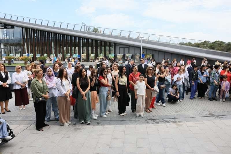 Yeni parkda gənc rəssamların sərgisi keçirilib