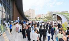 Yeni parkda gənc rəssamların sərgisi keçirilib