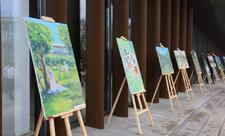 Yeni parkda gənc rəssamların sərgisi keçirilib