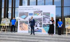 Yeni parkda gənc rəssamların sərgisi keçirilib