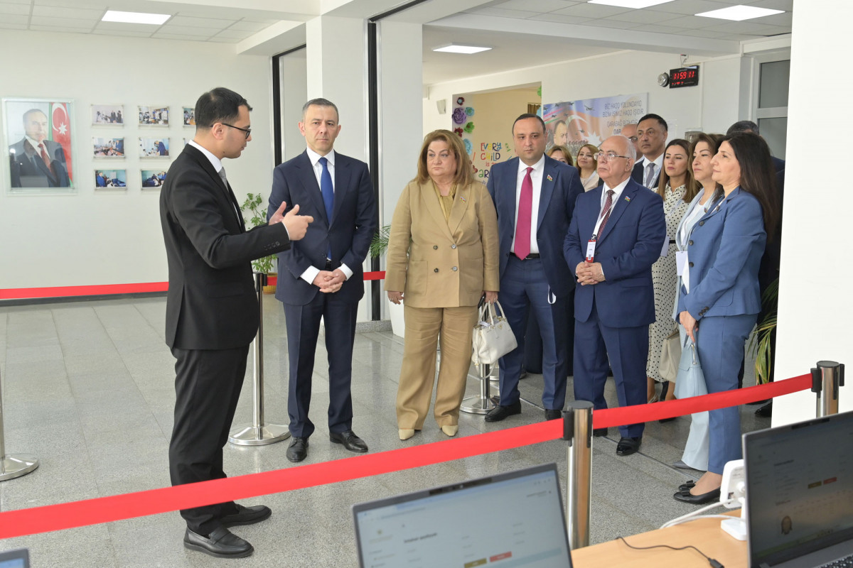 Millət vəkilləri sertifikatlaşdırma imtahanını izləyiblər