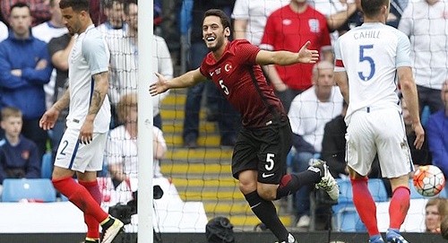 Çalhanoğlu "Qalatasaray"a keçir? - Prezident danışdı