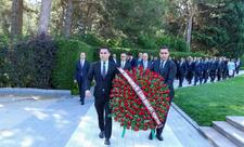 DQİDK və tabeliyindəki qurumların kollektivi Fəxri xiyabanı ziyarət edib
