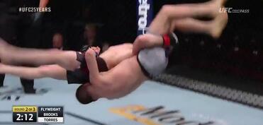 Bakıda UFC döyüş gecəsi: Döyüşlər davam edir