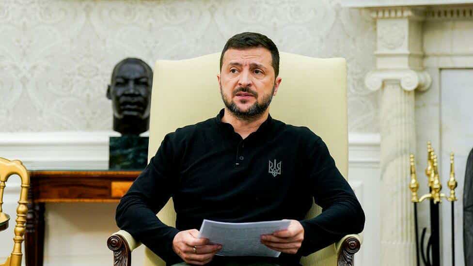 Zelenski hərbçilərlə görüş keçirib