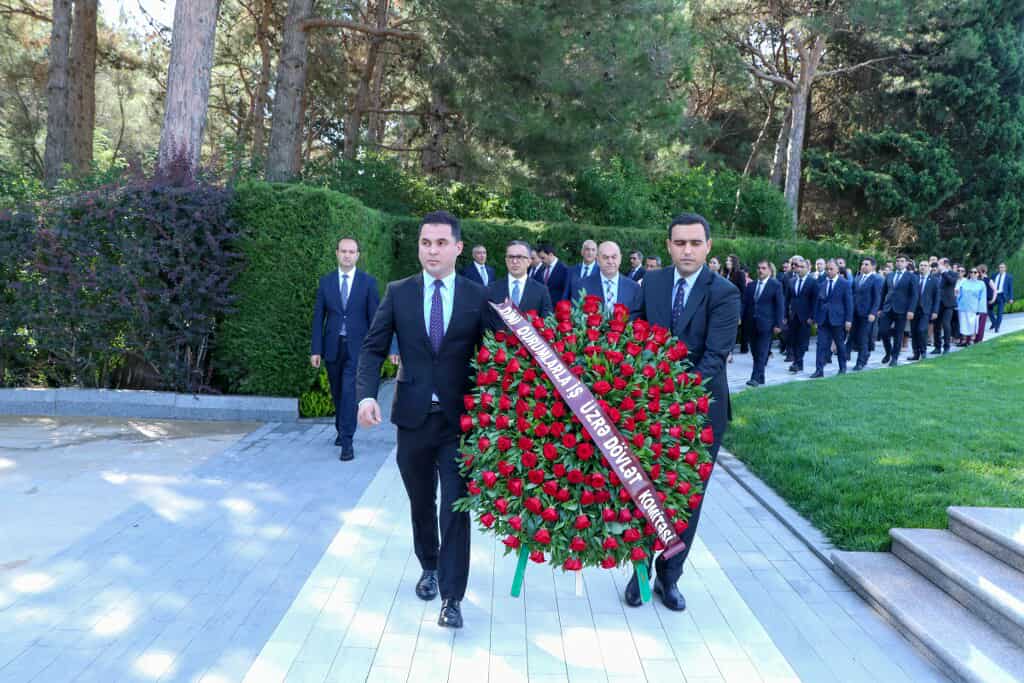 DQİDK və tabeliyindəki qurumların kollektivi Fəxri xiyabanı ziyarət edib