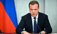 Medvedev: İranda siyasi rejim devrilməyəcək