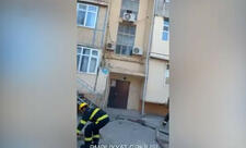 Sumqayıtda yaşayış binasında yanğın olub - VİDEO