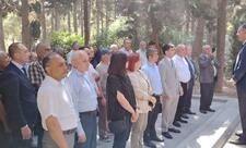 ƏHD Partiyasının rəhbərliyi Əbülfəz Elçibəyin məzarını ziyarət edib