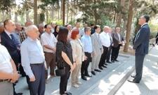 ƏHD Partiyasının rəhbərliyi Əbülfəz Elçibəyin məzarını ziyarət edib