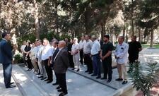 ƏHD Partiyasının rəhbərliyi Əbülfəz Elçibəyin məzarını ziyarət edib