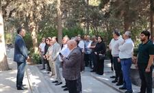 ƏHD Partiyasının rəhbərliyi Əbülfəz Elçibəyin məzarını ziyarət edib