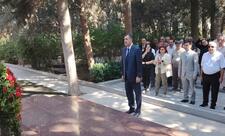ƏHD Partiyasının rəhbərliyi Əbülfəz Elçibəyin məzarını ziyarət edib