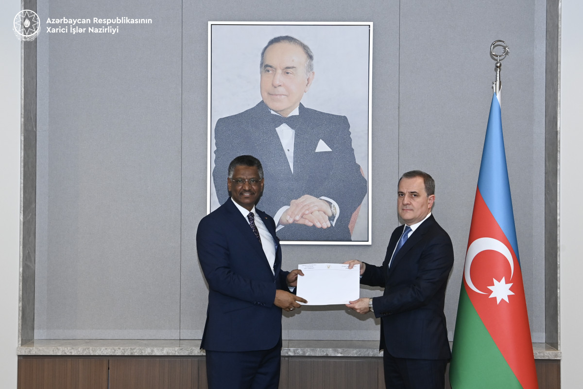 Ceyhun Bayramov Sudanın yeni təyin olunmuş səfiri ilə görüşüb