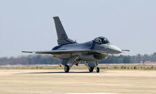 Niderland Rumıniyaya bir avroya 20-yə yaxın F-16 satıb