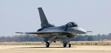 Niderland Rumıniyaya bir avroya 20-yə yaxın F-16 satıb