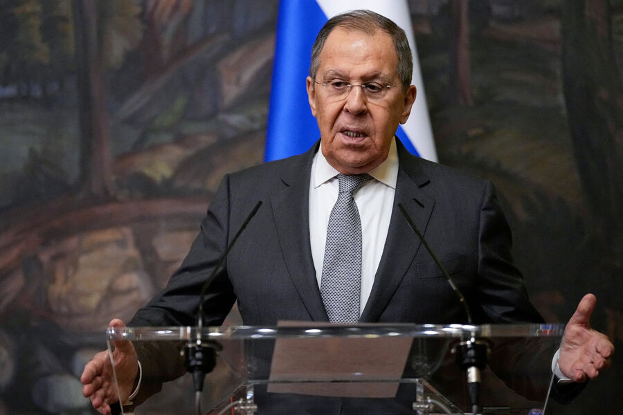 Lavrov: İran və ABŞ Yaxın Şərqdəki böhranı siyasi müstəviyə keçirmək istəyir