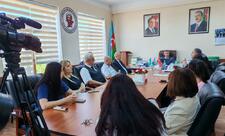 Dilçilik İnstitutunda Azərbaycan dili ilə bağlı ictimai müzakirə keçirildi -FOTO