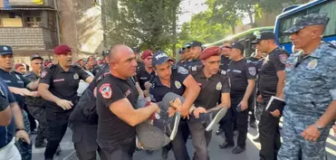 Ermənistanda arxiyepiskop Mikael Acapaxyanın 20-dən çox tərəfdarı saxlanılıb