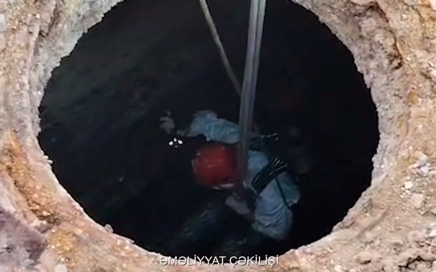 Bakıda kişi lyuka düşdü: İki gündür tapılmır - Video