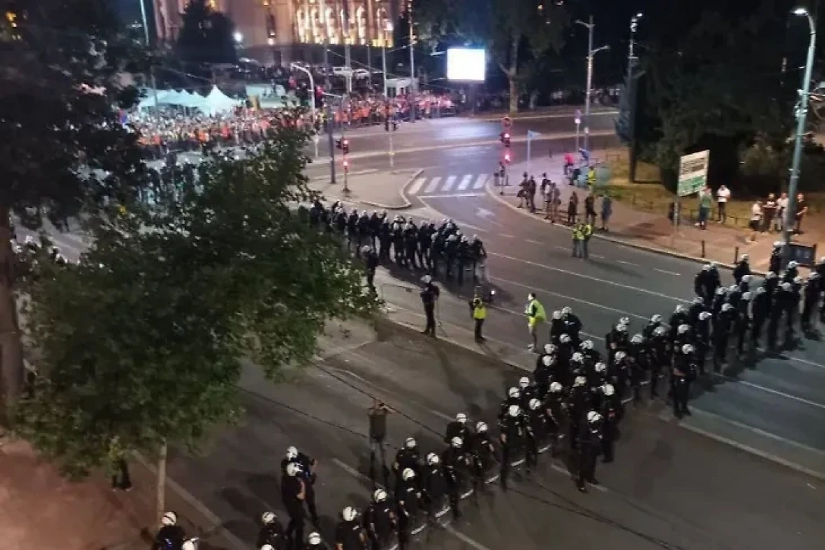 Serbiya DİN: Belqradda keçirilən etiraz aksiyasında altı polis əməkdaşı yaralanıb