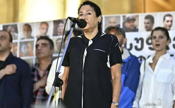 Zurabişvili "Gürcü Arzusu"nu yenə tənqid edib