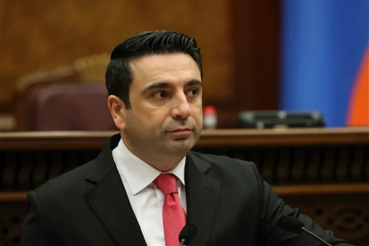 Erməni spiker Rusiya kanallarının yayımının dayandırılmasını müzakirə etməyə çağırıb