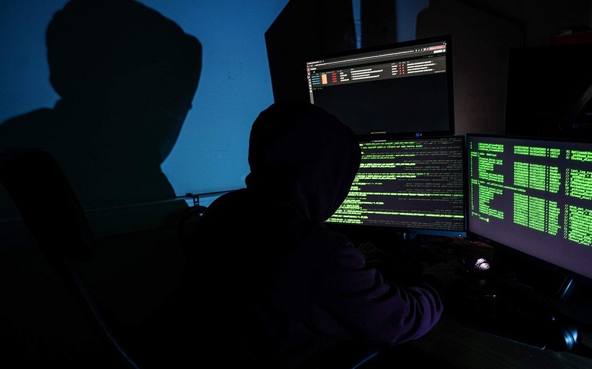 Hakerlər Trampın yaxın çevrəsindən oğurlanmış elektron məktubları dərc etməklə hədələyiblər