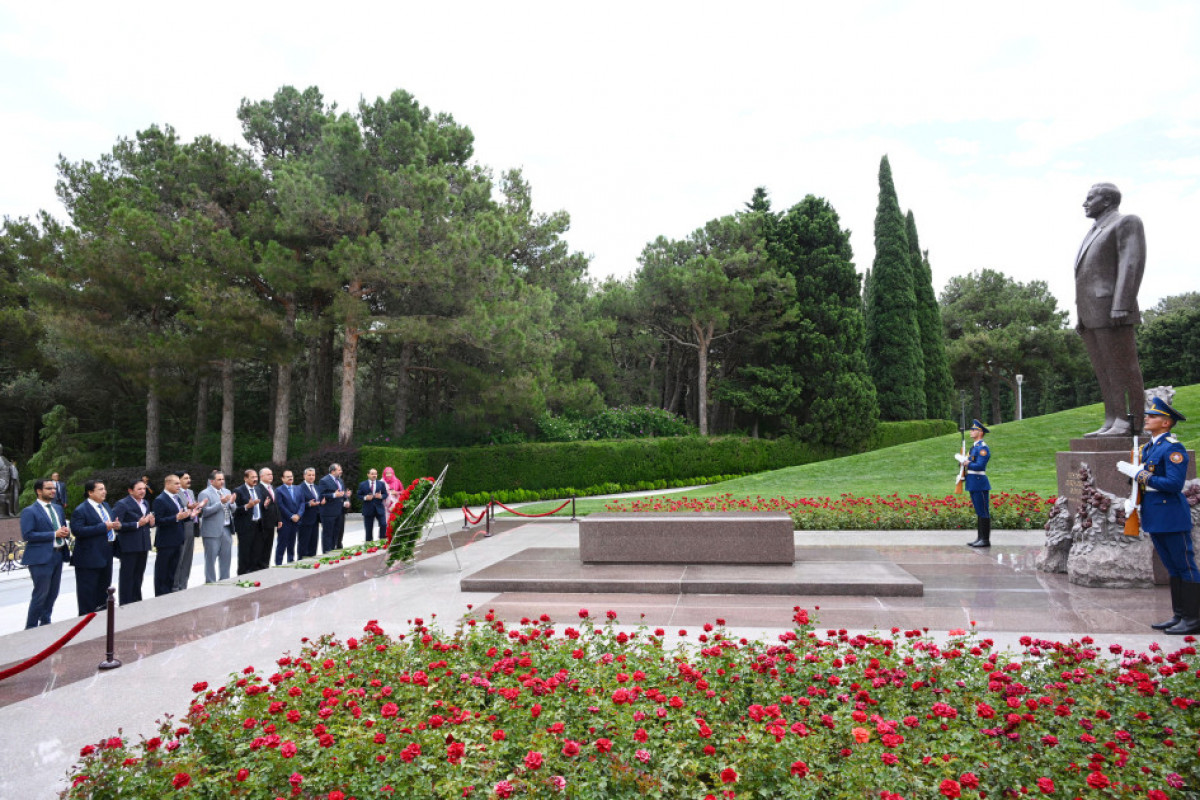 Pakistan Milli Assambleyasının nümayəndə heyəti Ulu Öndər Heydər Əliyevin xatirəsini anıb