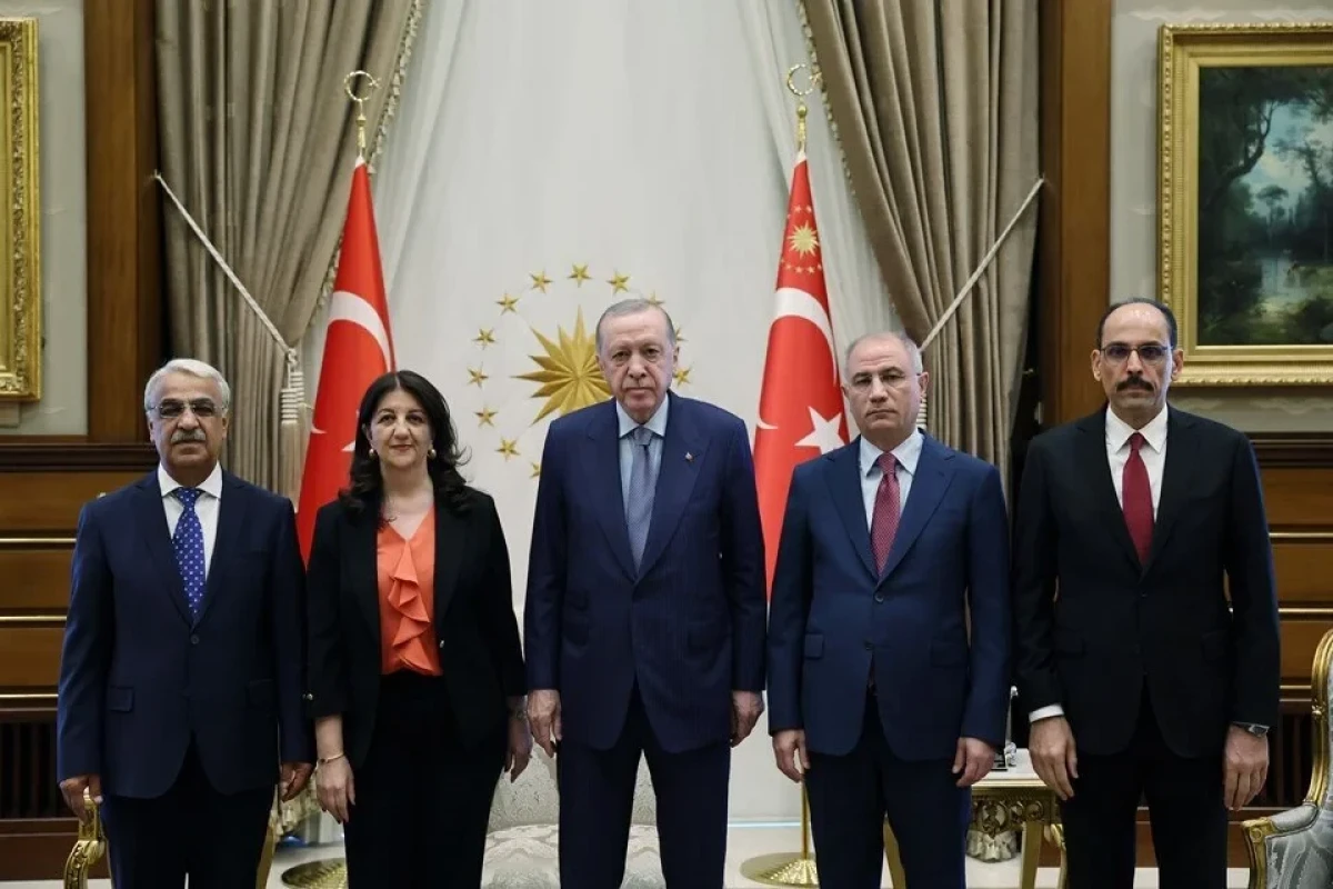 Ərdoğan DEM Partiya heyəti ilə PKK-nın tərksilah edilməsini müzakirə edir