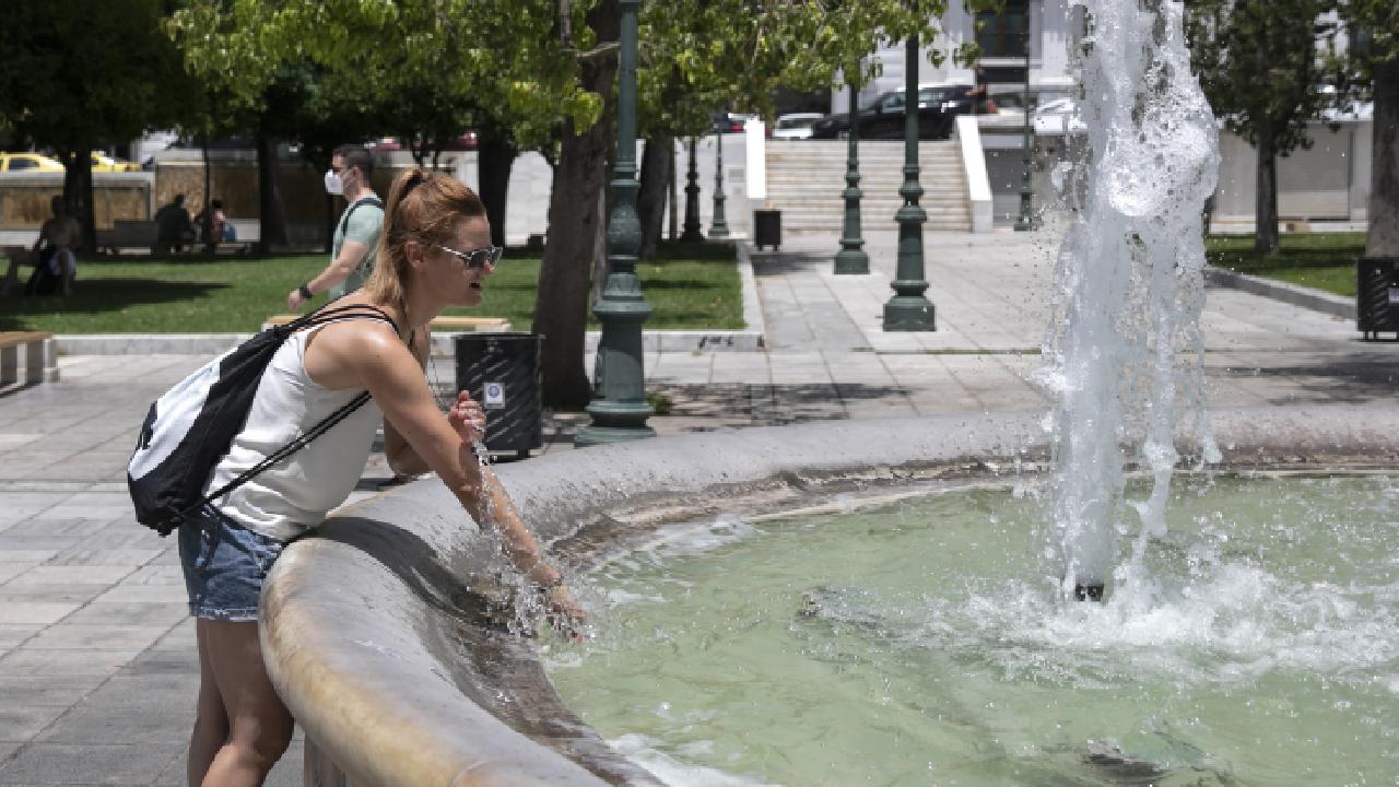 Yunanıstanda istiyə görə açıq havada işləmək qadağan edildi