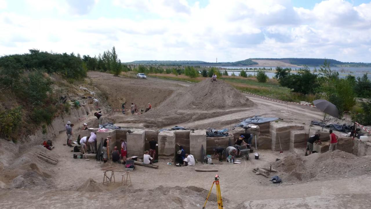 Almaniyada 125 min illik “neft fabriki” aşkar edilib