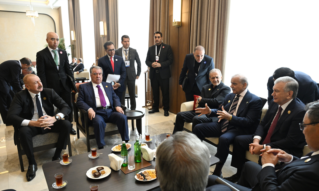 ECO-nun 17-ci Zirvə görüşü: Azərbaycan yeni siyasi gündəm formalaşdırır